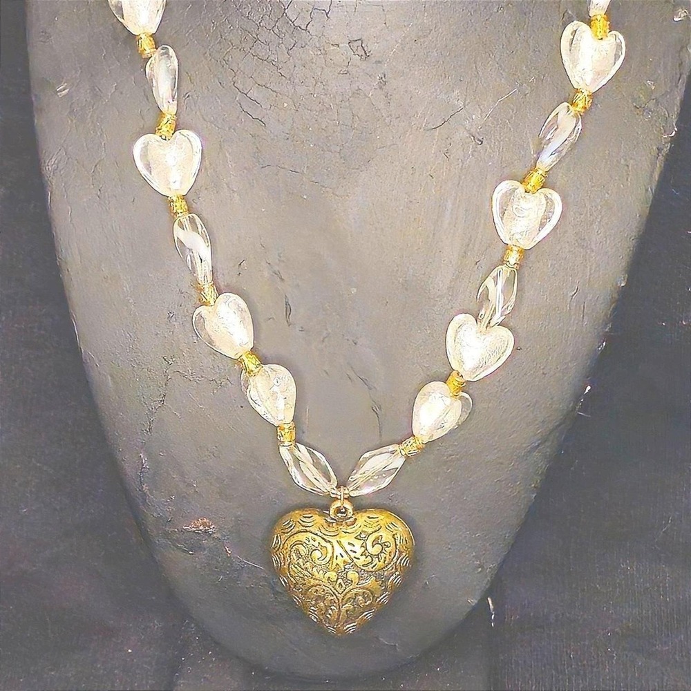 Vintage Gold Tone Puffed Filigree Heart Pendant Frosted Glass Bead Necklace 19in